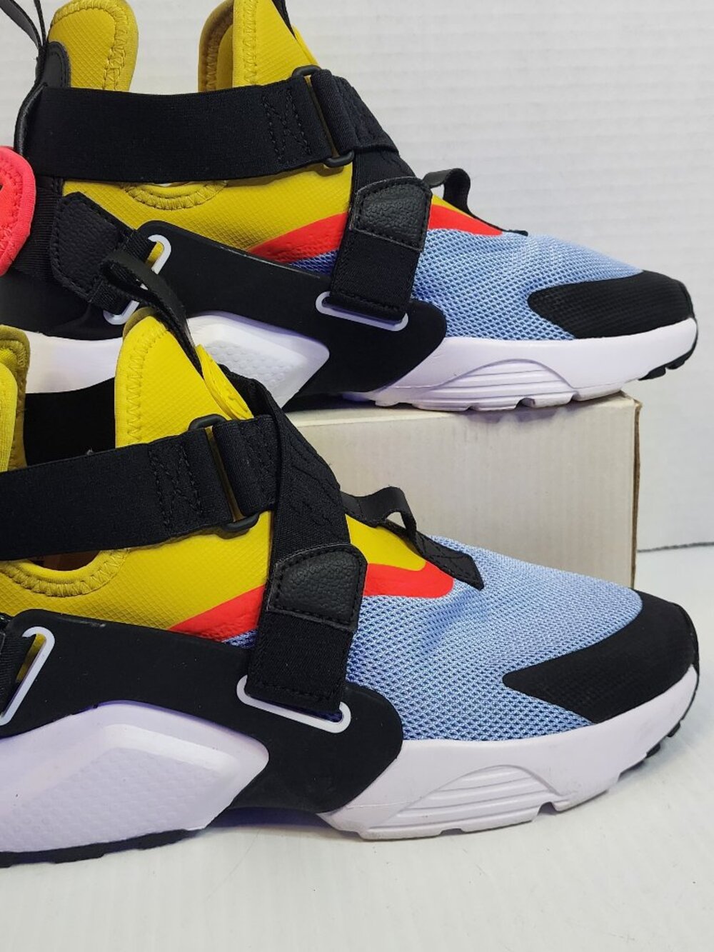 Nike Air Huarache City Low Multicolor Blue Yellow Red Black AH7335-401 Womens 6